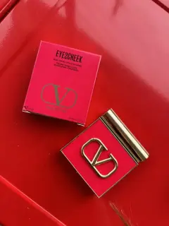 Valentino-Eye2Cheek-Blush-Eye-Powder 3.jpg