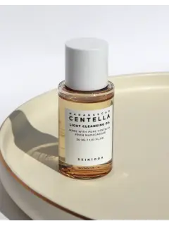 Centella Light Cleansing Oil Skin1004